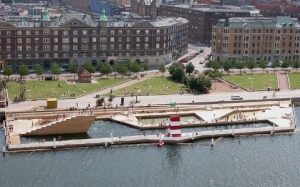 探讨在的部份区域引入合适的水上康乐活动。