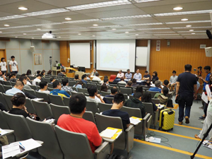 我们也应一些民间团体的邀请，出席他们举办的论坛。