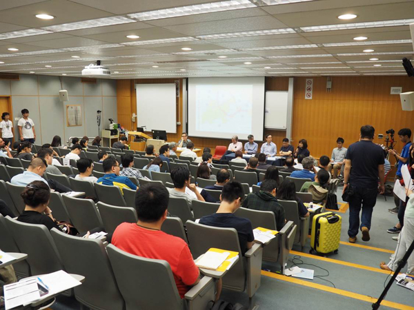 我們也應一些民間團體的邀請，出席他們舉辦的論壇。